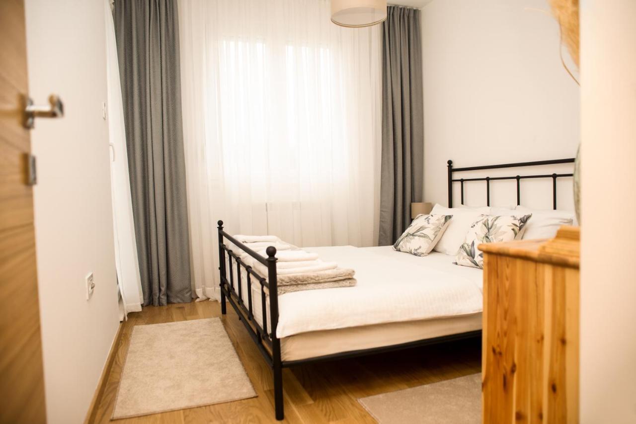 Room21 Free Garage Novi Sad Luaran gambar